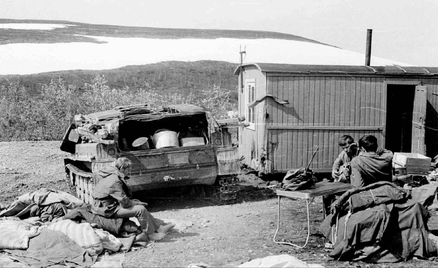 106-й. Грузимся для заброски в горы. 1976 г.