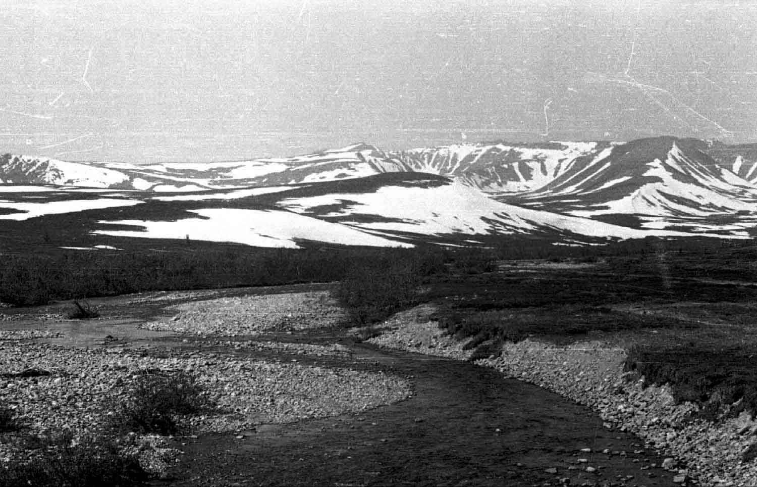 Пайпудынские хребты. Вид со стороны п. Полярный (106 км). 1976 г.