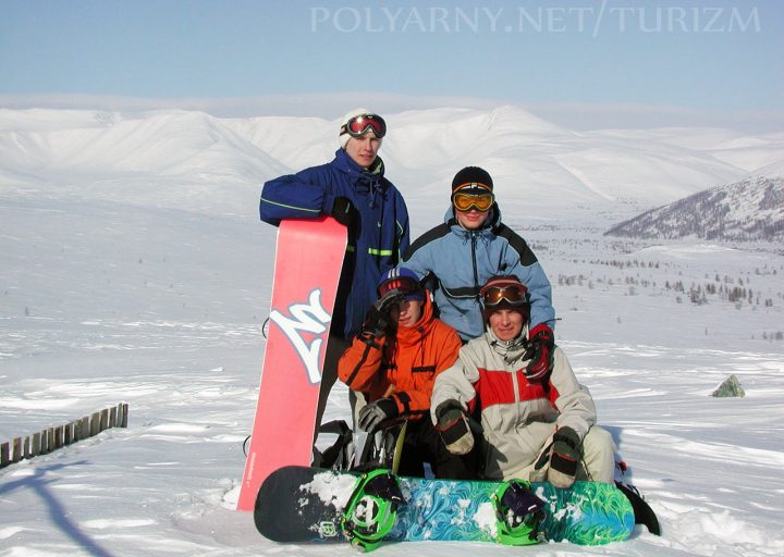 Команда сноубордистов на вершине