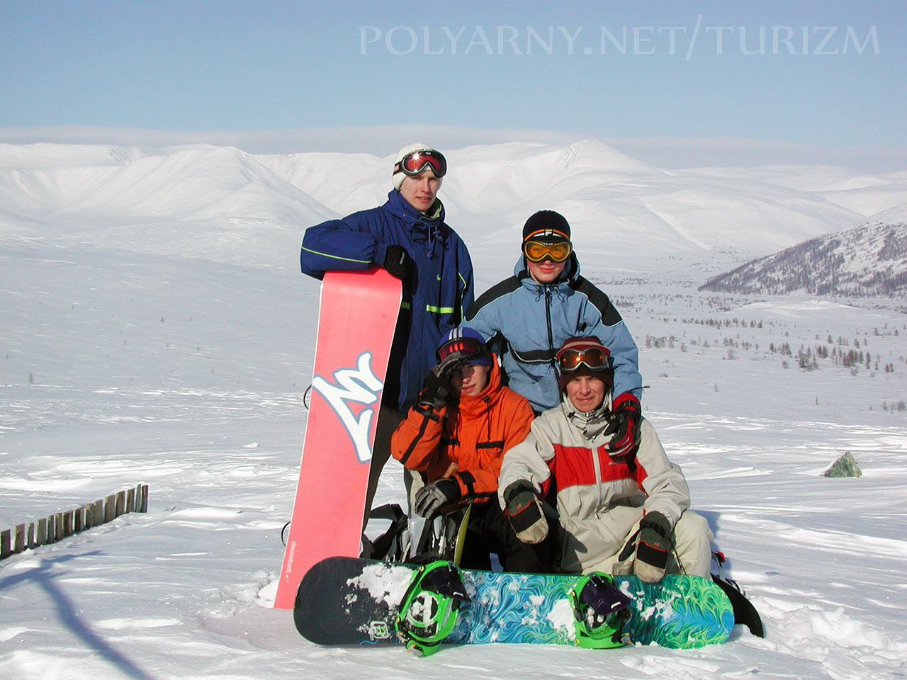 Команда сноубордистов на вершине