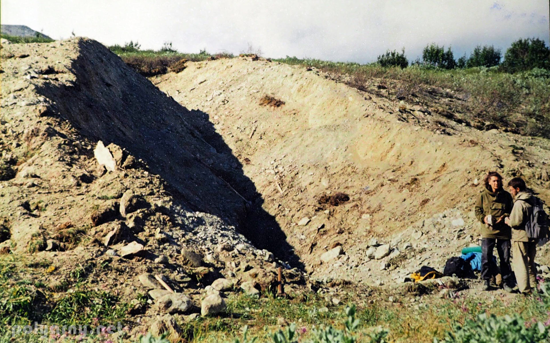 Канава на фланге Харбейского месторождения