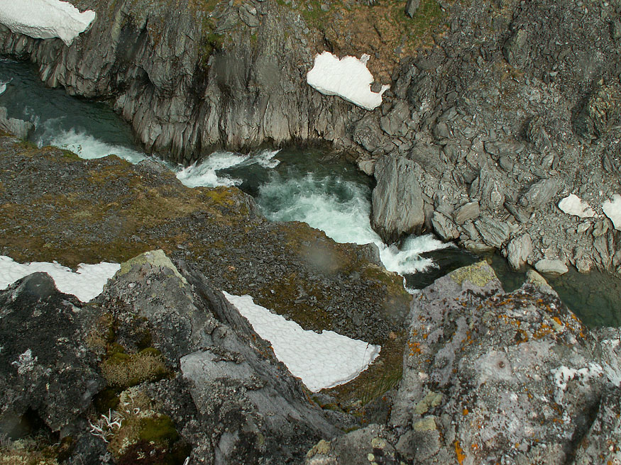 Пороги-водопады в Усинском каньоне
